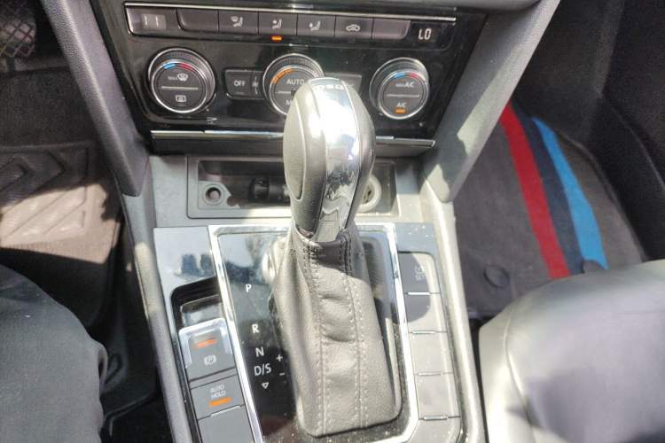 Used Volkswagen Lamando 2015 280TSI DSG Comfort Edition Gear Lever