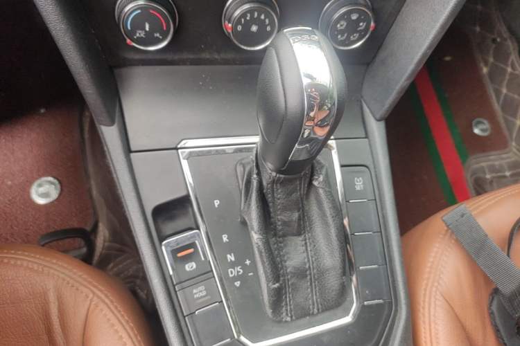 Used Volkswagen Lamando 2015 230TSI DSG Fashion Edition Gear Lever