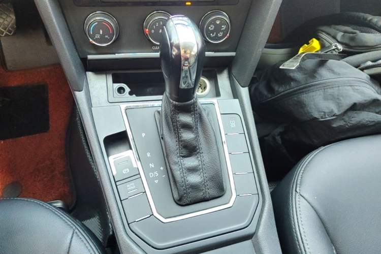 Used Volkswagen Lamando 2015 230TSI DSG Fashion Edition Gear Lever