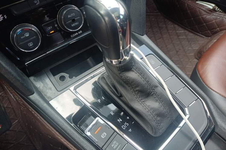 Used Volkswagen Lamando 2015 280TSI DSG Comfort Edition Gear Lever