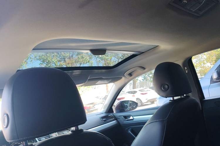Used Volkswagen Lamando 2015 330TSI DSG Comfort Edition Headliner