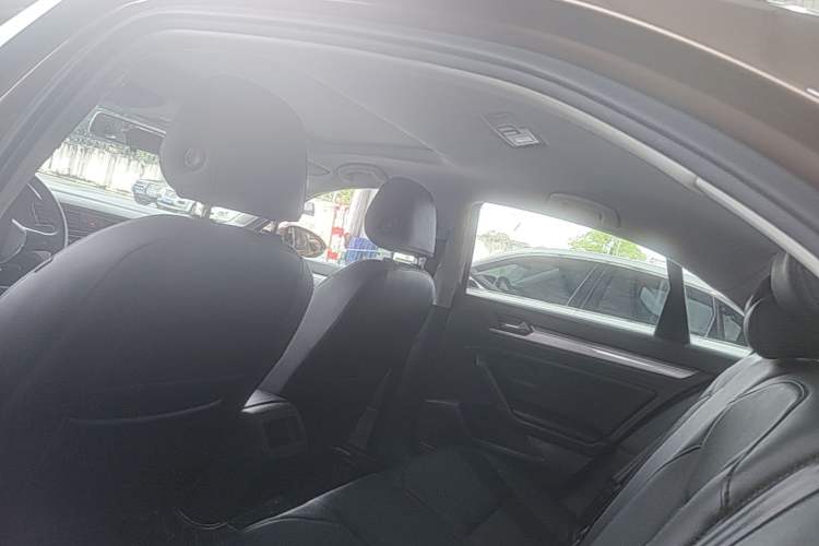 Used Volkswagen Lamando 2015 230TSI DSG Fashion Edition Headliner