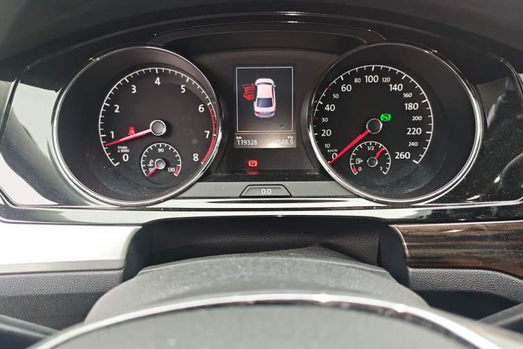 Used Volkswagen Lamando 2015 280TSI DSG Luxury Edition Instrument Cluster