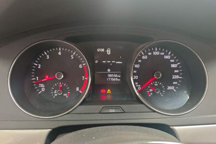 Used Volkswagen Lamando 2015 230TSI Manual Trend Edition Instrument Cluster