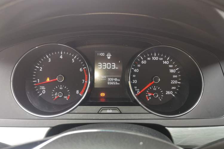 Used Volkswagen Lamando 2015 230TSI Manual Trend Edition Instrument Cluster