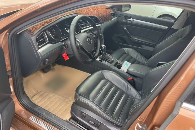Used Volkswagen Lamando 2015 280TSI DSG Luxury Edition Interior 2