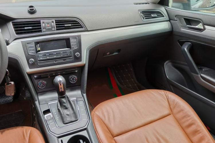 Used Volkswagen Lamando 2015 230TSI DSG Fashion Edition Interior 2
