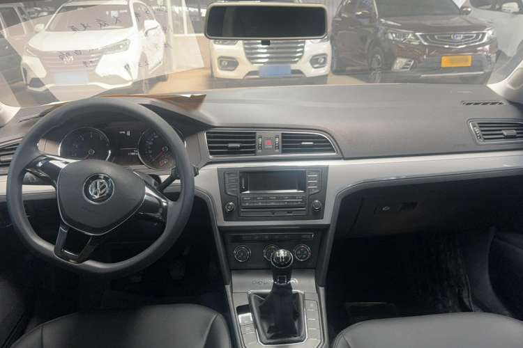 Used Volkswagen Lamando 2015 230TSI Manual Trend Edition Interior 3