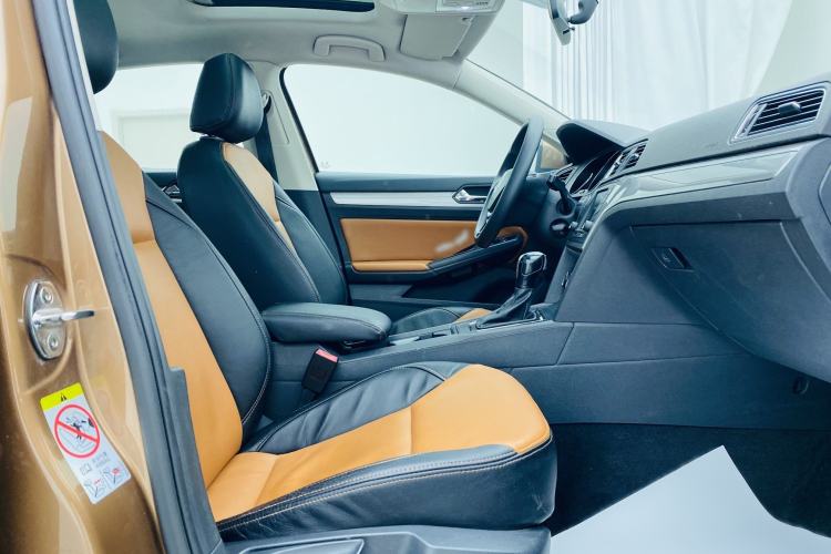 Used Volkswagen Lamando 2015 230TSI DSG Fashion Edition Interior 3