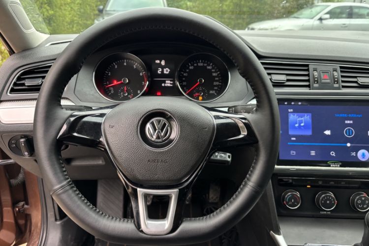 Used Volkswagen Lamando 2015 230TSI Manual Trend Edition Interior 3