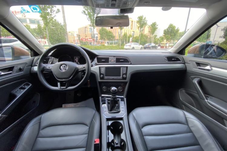 Used Volkswagen Lamando 2015 280TSI Manual Comfort Edition Interior 3