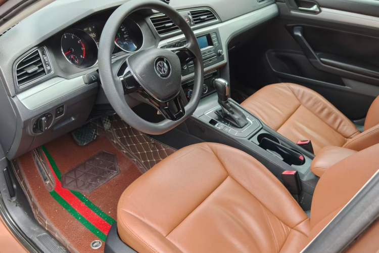 Used Volkswagen Lamando 2015 230TSI DSG Fashion Edition Interior 4
