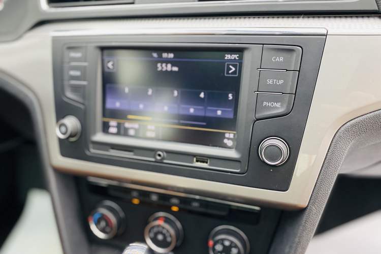 Used Volkswagen Lamando 2015 230TSI DSG Fashion Edition Interior 9