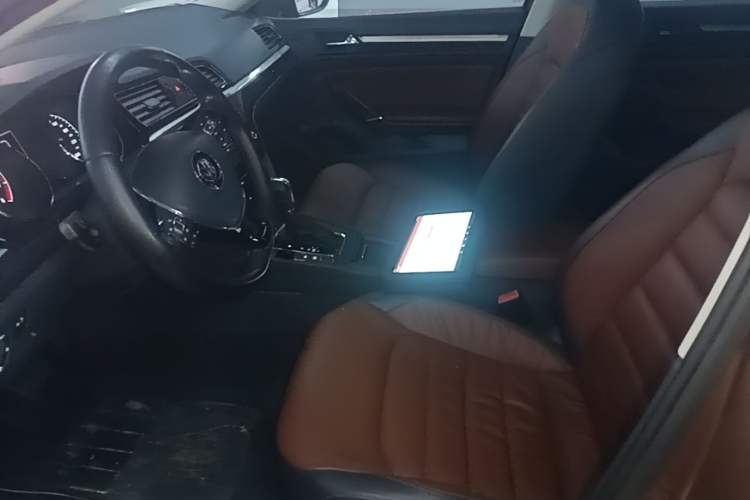 Used Volkswagen Lamando 2015 280TSI DSG Comfort Edition Left Front Seat