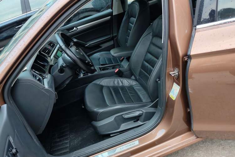 Used Volkswagen Lamando 2015 280TSI DSG Comfort Edition Left Front Seat