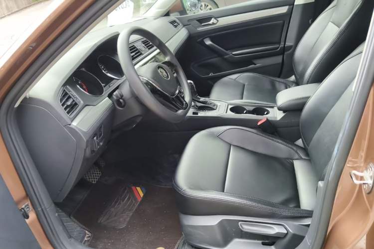 Used Volkswagen Lamando 2015 230TSI DSG Fashion Edition Left Front Seat