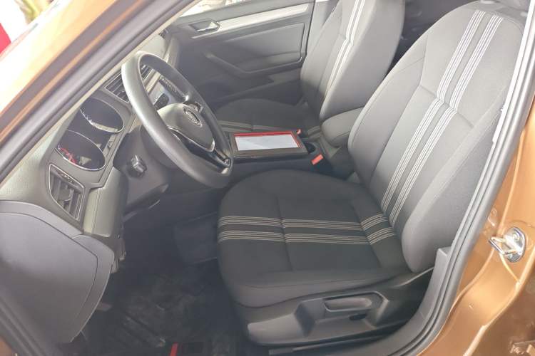 Used Volkswagen Lamando 2015 230TSI DSG Fashion Edition Left Front Seat
