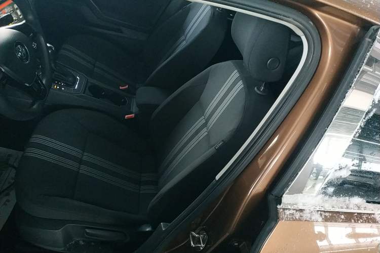 Used Volkswagen Lamando 2015 230TSI DSG Fashion Edition Left Front Seat
