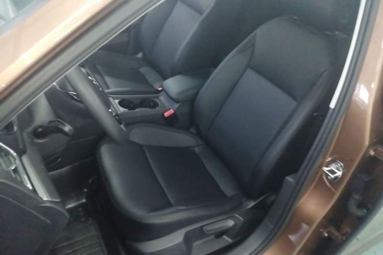 Used Volkswagen Lamando 2015 230TSI DSG Fashion Edition Left Front Seat