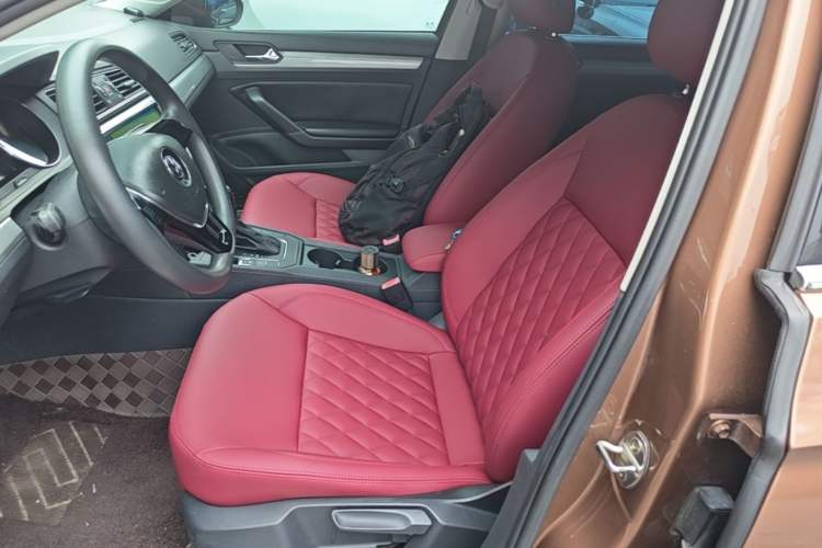 Used Volkswagen Lamando 2015 230TSI DSG Fashion Edition Left Front Seat
