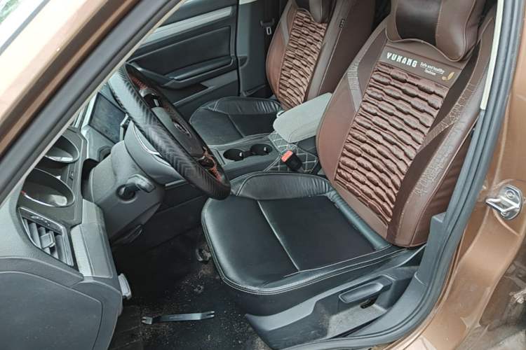 Used Volkswagen Lamando 2015 230TSI DSG Fashion Edition Left Front Seat
