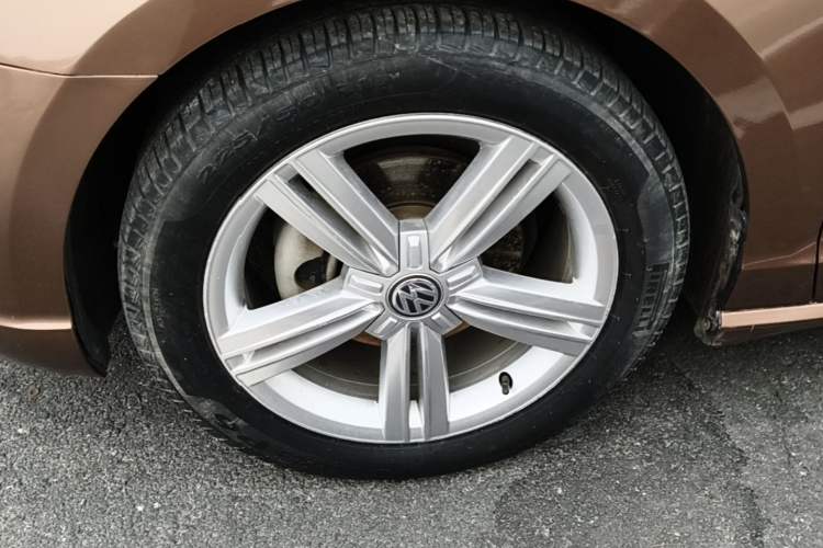 Used Volkswagen Lamando 2015 280TSI DSG Comfort Edition Left Front Wheel Hub