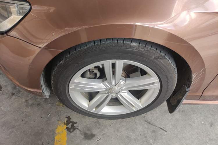 Used Volkswagen Lamando 2015 330TSI DSG Comfort Edition Left Front Wheel Hub