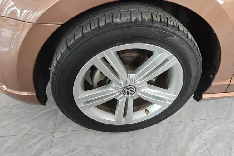 Used Volkswagen Lamando 2015 280TSI DSG Comfort Edition Left Front Wheel Hub