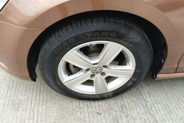 Used Volkswagen Lamando 2015 230TSI DSG Fashion Edition Left Front Wheel Hub