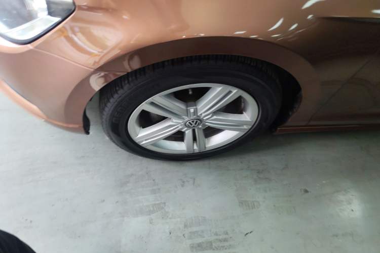 Used Volkswagen Lamando 2015 280TSI DSG Comfort Edition Left Front Wheel Hub