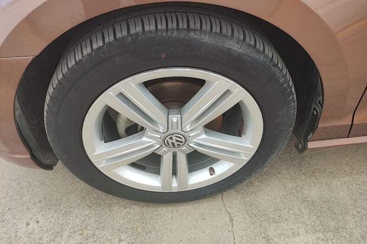 Used Volkswagen Lamando 2015 280TSI DSG Comfort Edition Left Front Wheel Hub