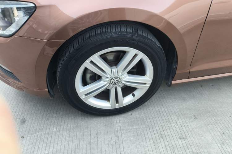 Used Volkswagen Lamando 2015 330TSI DSG Comfort Edition Left Front Wheel Hub