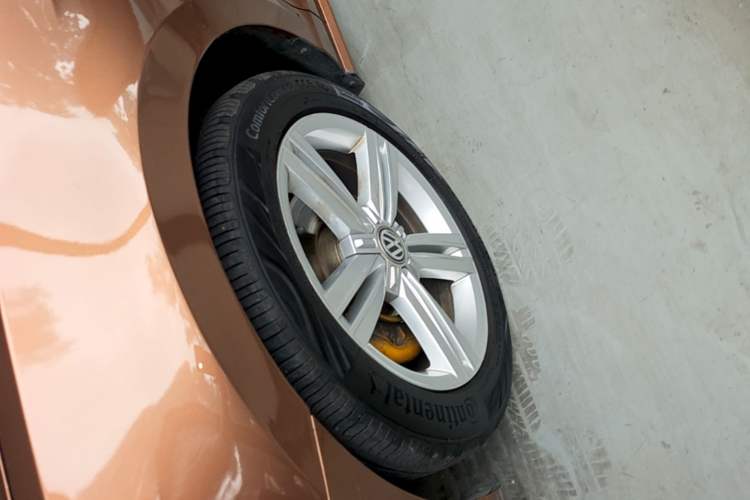 Used Volkswagen Lamando 2015 330TSI DSG Comfort Edition Left Front Wheel Hub