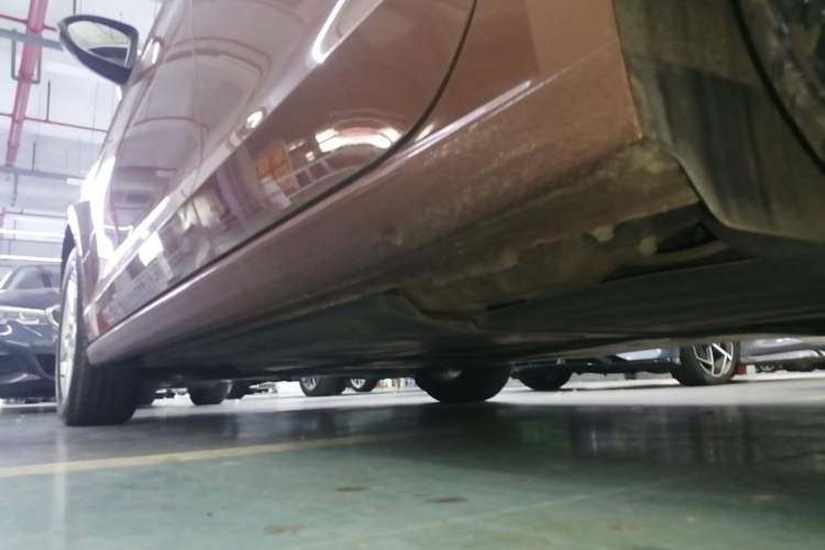 Used Volkswagen Lamando 2015 230TSI DSG Fashion Edition Left Side Sill