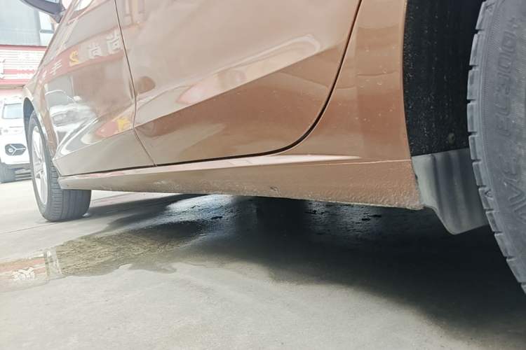 Used Volkswagen Lamando 2015 230TSI DSG Fashion Edition Left Side Sill