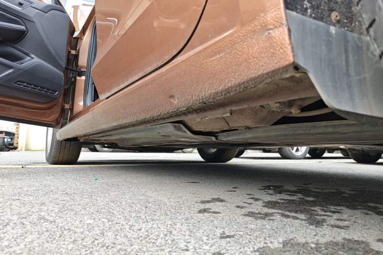 Used Volkswagen Lamando 2015 230TSI DSG Fashion Edition Left Side Sill