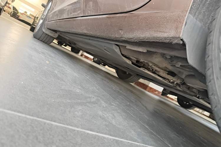 Used Volkswagen Lamando 2015 280TSI DSG Comfort Edition Left Side Sill
