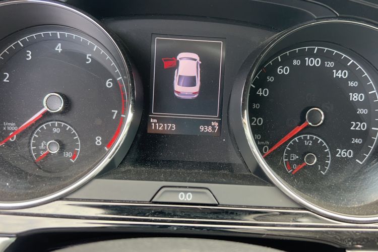 Used Volkswagen Lamando 2015 280TSI DSG Luxury Edition Odometer Close Up