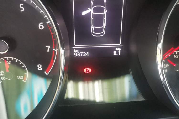 Used Volkswagen Lamando 2015 330TSI DSG Comfort Edition Odometer Close Up