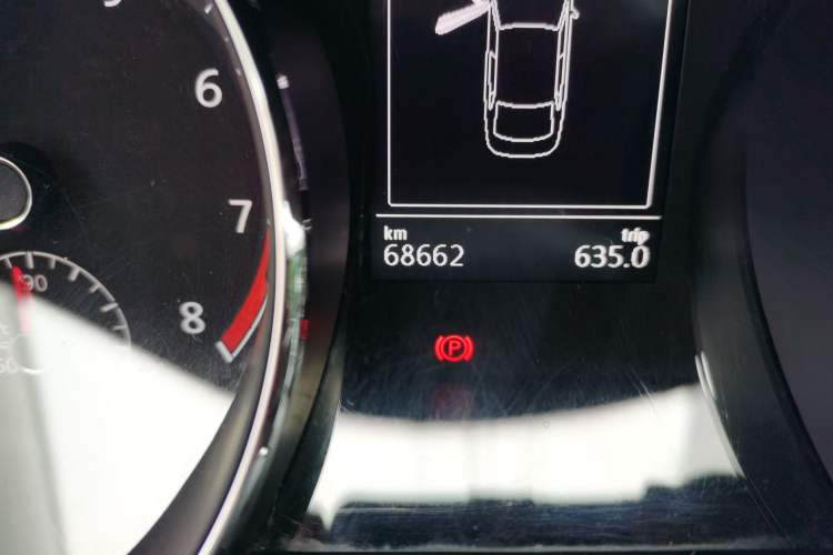 Used Volkswagen Lamando 2015 280TSI DSG Comfort Edition Odometer Close Up