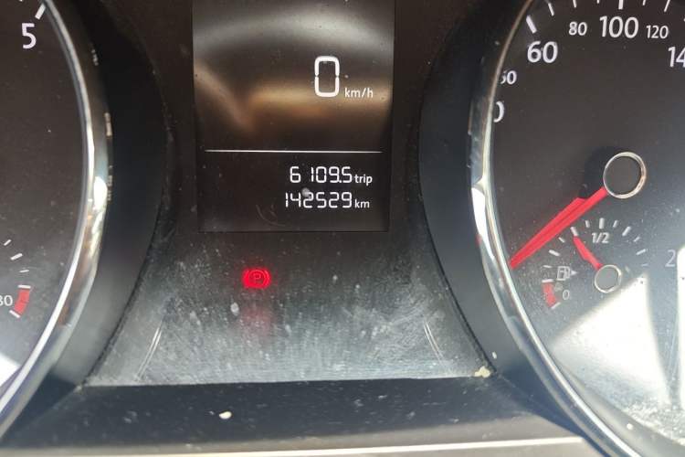 Used Volkswagen Lamando 2015 230TSI DSG Fashion Edition Odometer Close Up