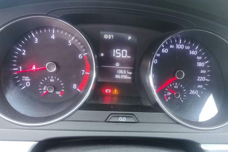 Used Volkswagen Lamando 2015 230TSI DSG Fashion Edition Odometer Close Up