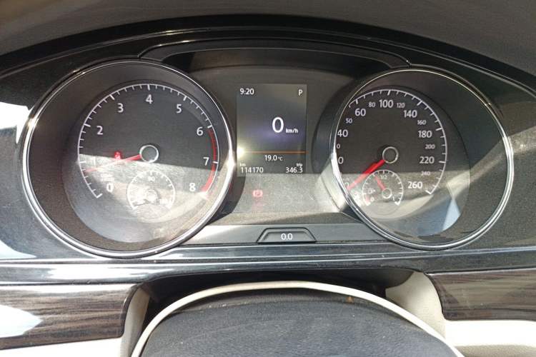 Used Volkswagen Lamando 2015 330TSI DSG Luxury Edition Odometer Close Up