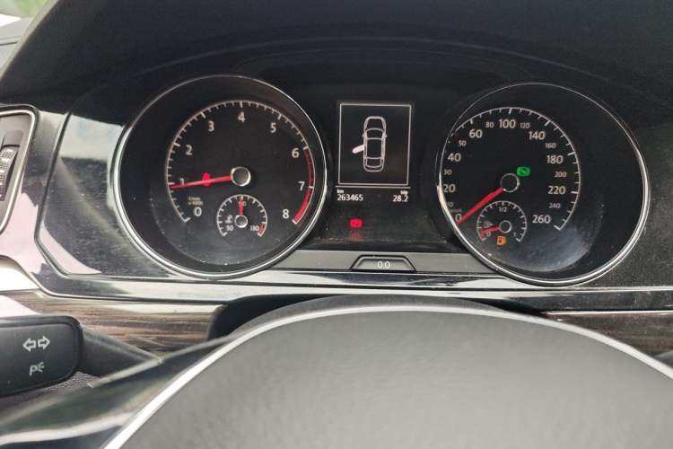 Used Volkswagen Lamando 2015 280TSI DSG Comfort Edition Odometer Close Up