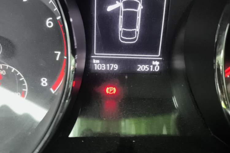 Used Volkswagen Lamando 2015 330TSI DSG Comfort Edition Odometer Close Up