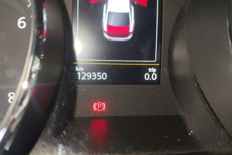 Used Volkswagen Lamando 2015 330TSI DSG Luxury Edition Odometer Close Up
