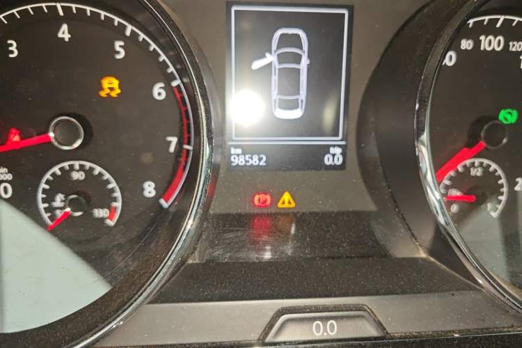 Used Volkswagen Lamando 2015 280TSI DSG Comfort Edition Odometer Close Up