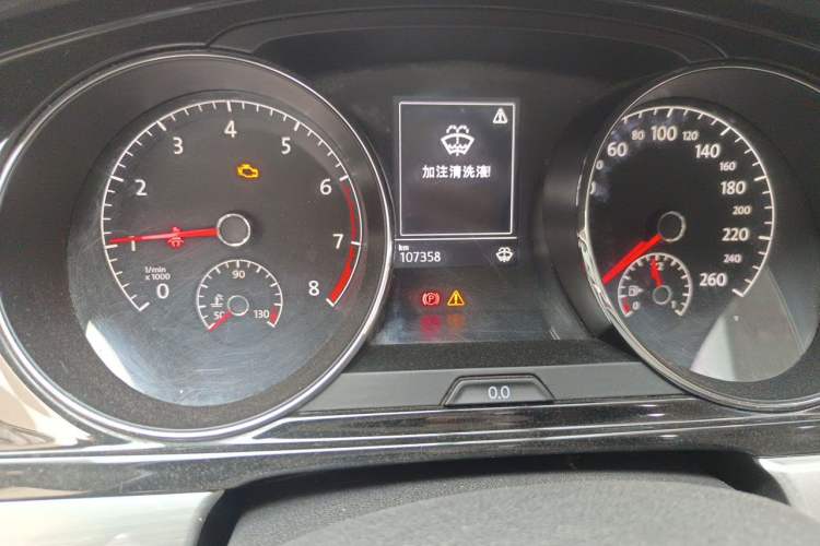 Used Volkswagen Lamando 2015 330TSI DSG Comfort Edition Odometer Close Up