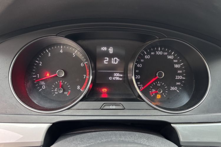 Used Volkswagen Lamando 2015 230TSI Manual Trend Edition Odometer Close Up