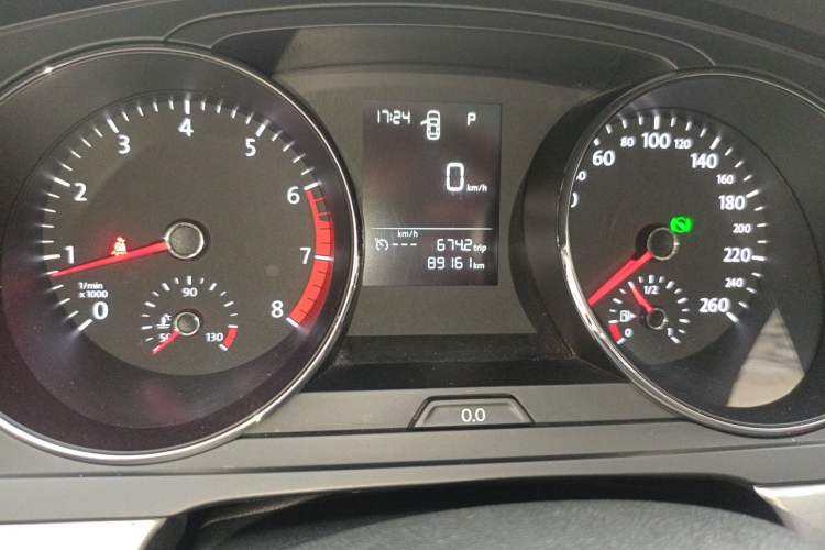 Used Volkswagen Lamando 2015 230TSI DSG Fashion Edition Odometer Close Up